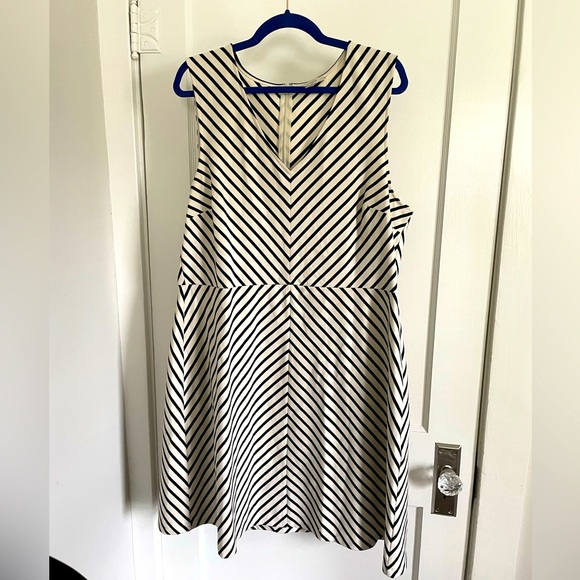 Striped Loft Size 16 Dress - Picture 1 of 3